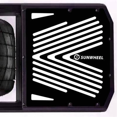 L'individu équilibrant Smart a actionné la planche à roulettes simple de roue