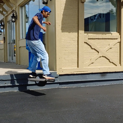 planche à roulettes manuelle de roue de 10.5Ah 700W un avec la garde Rail