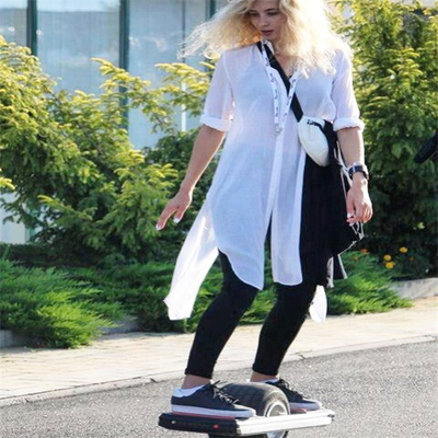 700W roue électrique de la planche à roulettes un Hoverboard 18-25km avec le pneu stable