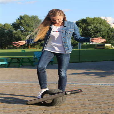 Planche de surf électrique 18-25km d'Onewheel une planche à roulettes manuelle de roue avec la garde Rail
